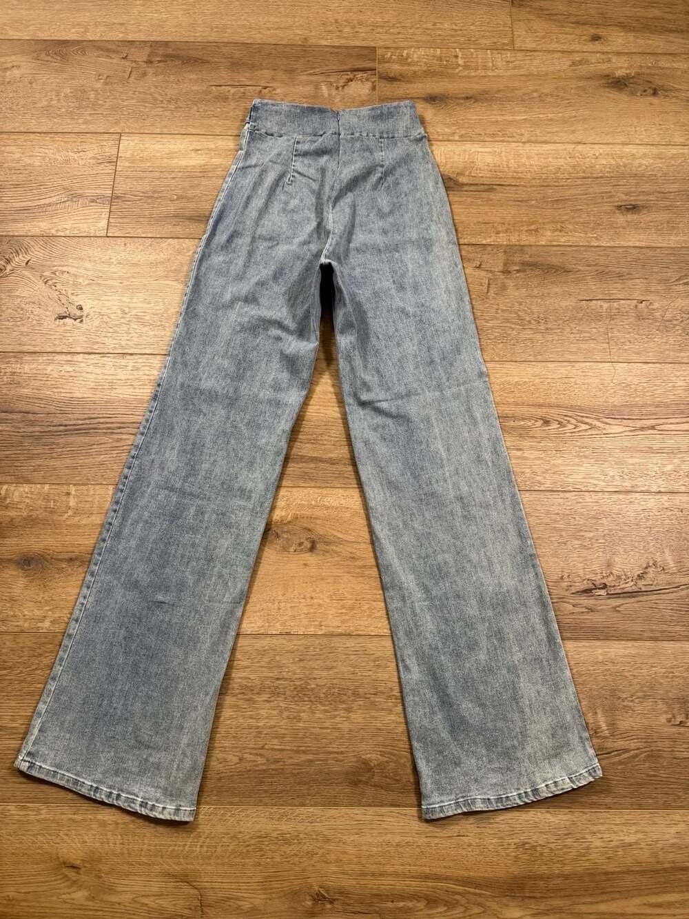 Valentine High Waist Wide Leg Jeans Light Wash Gold Buckle Detail Women’s Small - Picture 11 of 14